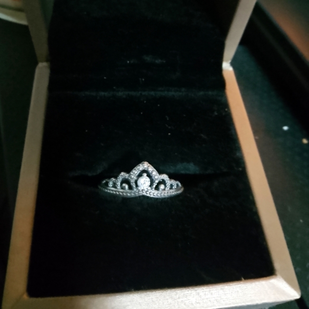 Elegant Silver Tiara Ring